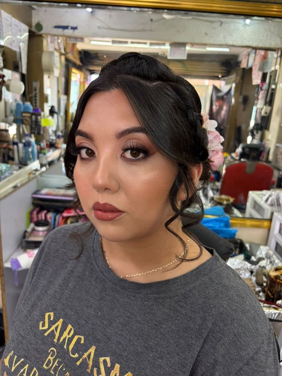 Novia — maquillaje y peinado, vista de frente
