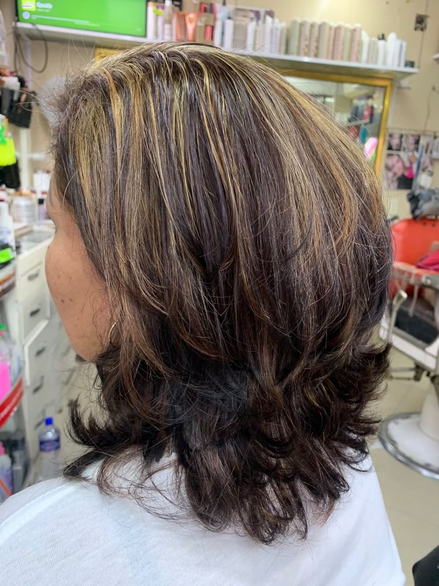 Corte en capas con luces, vista trasera